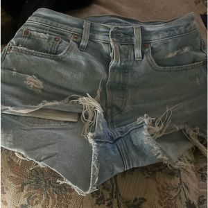 Levi shorts size 27